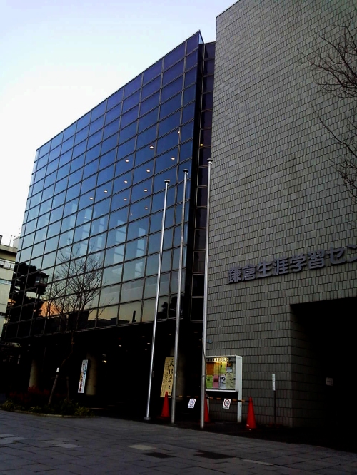The Kirara Gallery is located inside the Lifelong Leanring Center (B1), between the Kamakura Post Office and the Daikoji Temple.